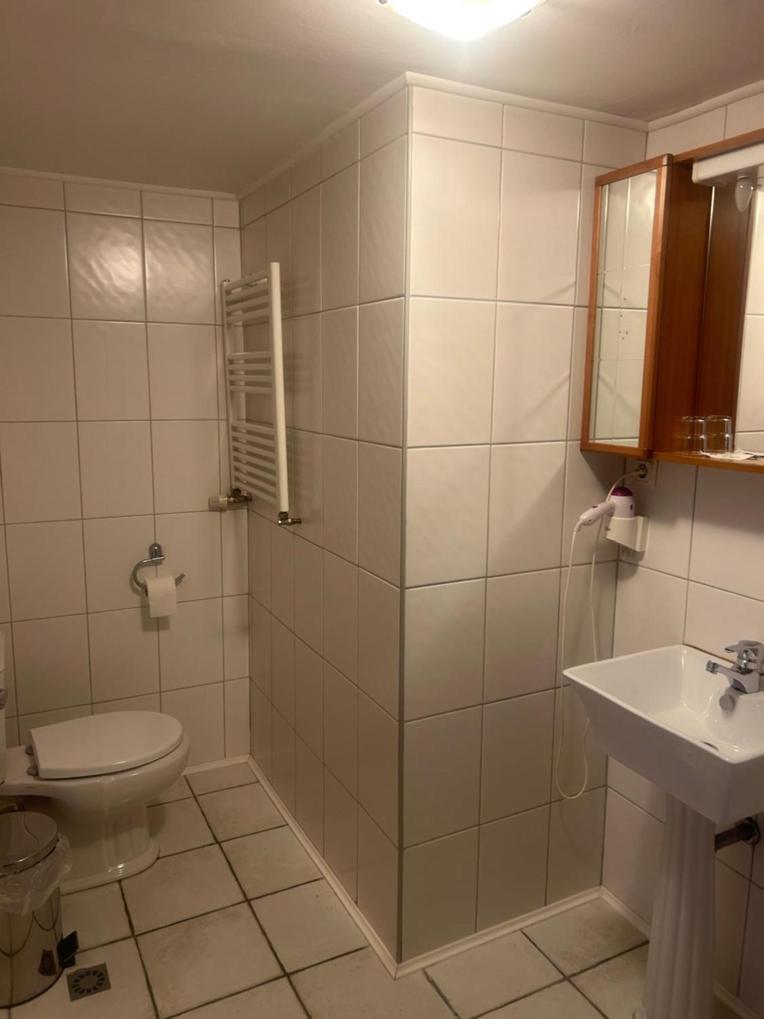 Gasthof Zur Post Siegen Esterno foto